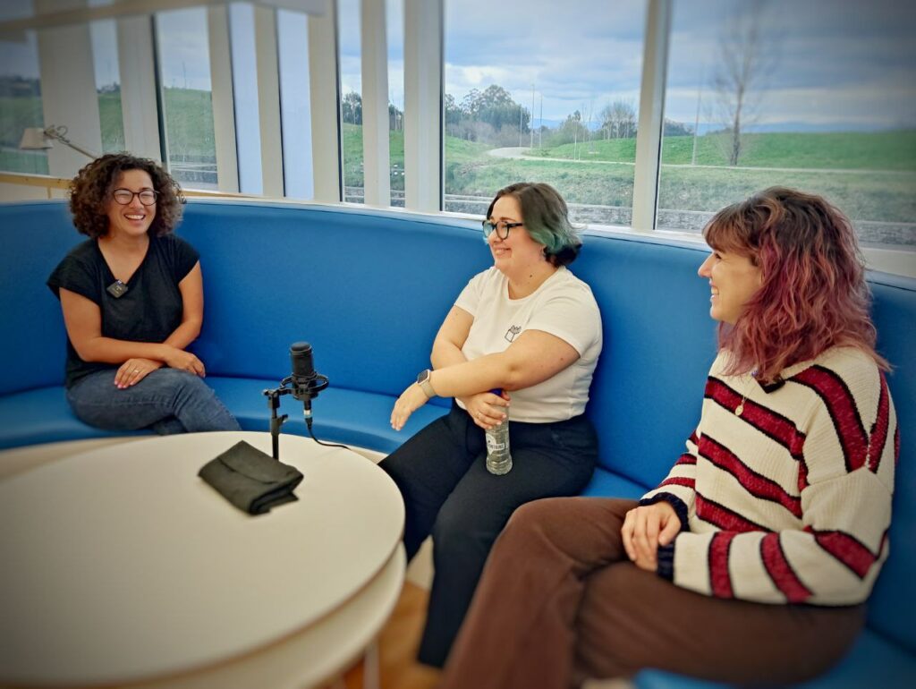 Foto de varias das participantes da Mesa redonda polo "Día Internacional das mulleres"