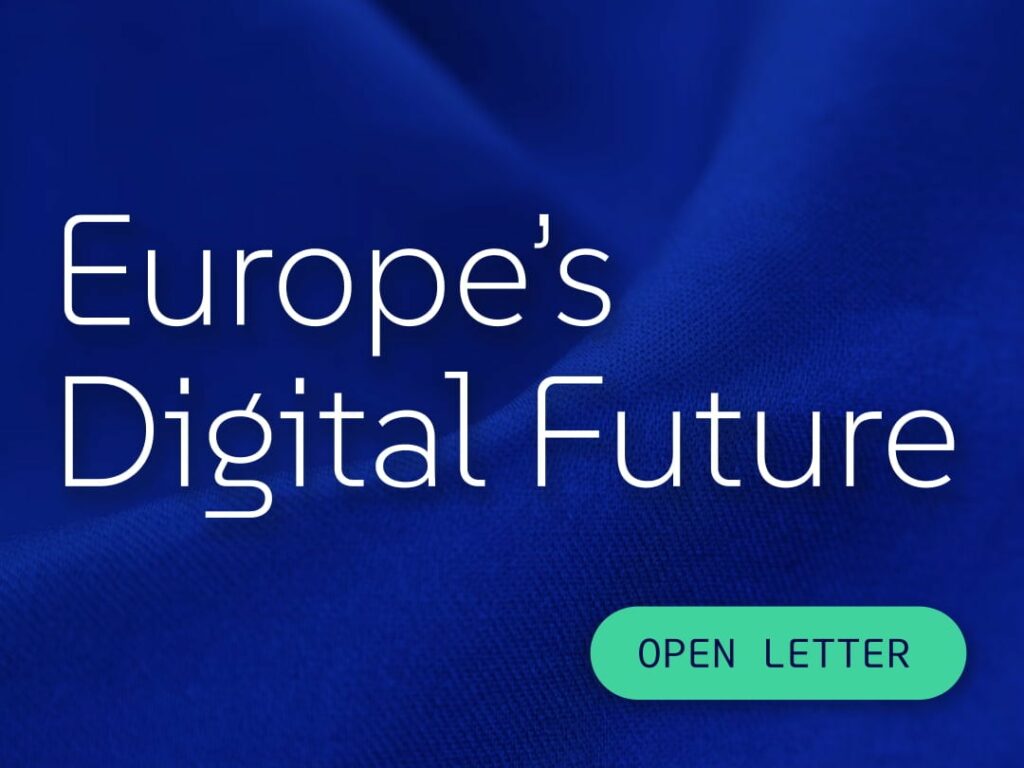 A imaxe presenta unha prisma dun tecido azul coa superposición dun texto en branco que di "O futuro dixital da Europa". Debaixo do texto hai un botón verde etiquetado como "Abrir Carta", invitando a ler a carta. O fondo da imaxe está desenfocado, destacando os elementos principais no primeiro plano.