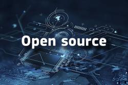 Un chip de ordenador co escrito "OPEN SOURCE" en letras brancas contra un fondo azul escuro.