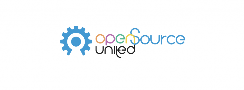 A imaxe mostra un logotipo da Open Source United. O logotipo é predominantemente branco co texto en azul que di "Open Source United". Debaixo do texto principal hai unha ilustración dunha engranaxe rodeada dun arcoíris de cores.
