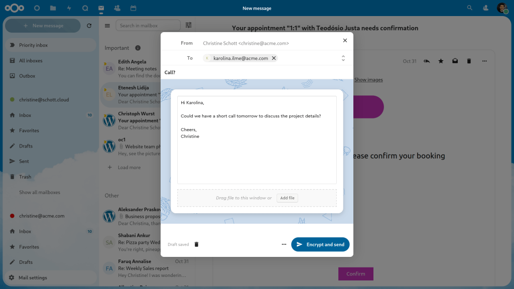 Un pantalla de ordenador que mostra unha conversa de correo electrónico entre dúas persoas. O fondo da imaxe é branco cunhas letras moradas na esquina superior dereita.